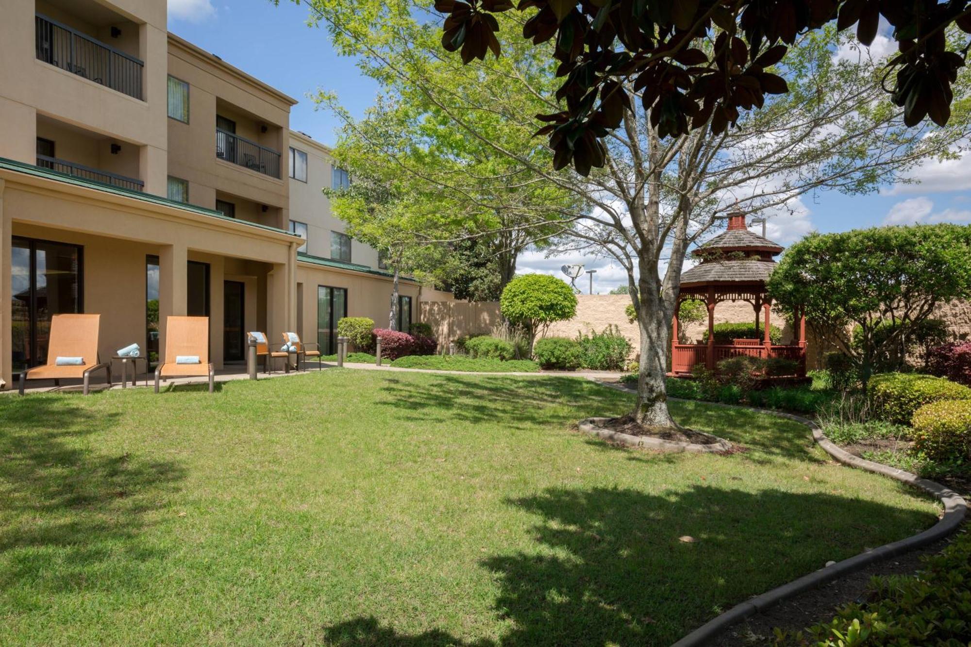 Courtyard By Marriott Monroe Airport Hotel Екстериор снимка