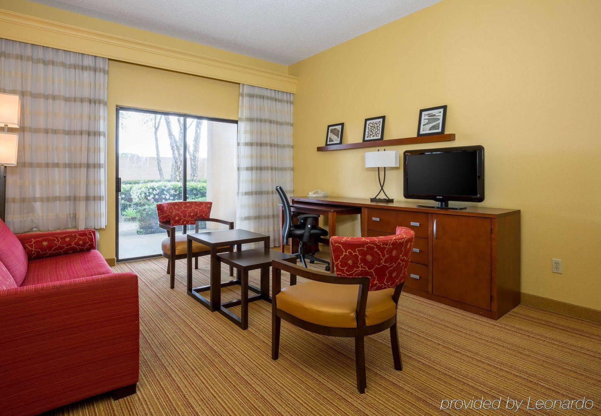 Courtyard By Marriott Monroe Airport Hotel Екстериор снимка